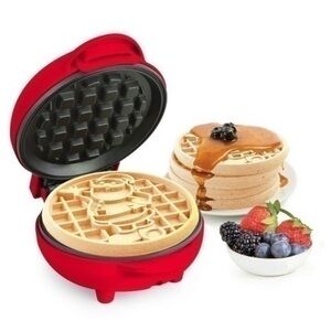 NIB. NOSTALGIA Mini Waffle Maker- Santa
